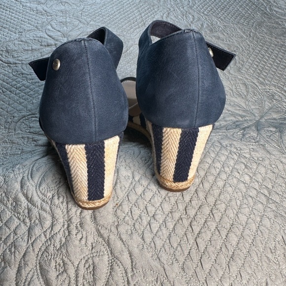 UGG Blue and Tan Sandals with Suede Straps - Picture 3 of 9